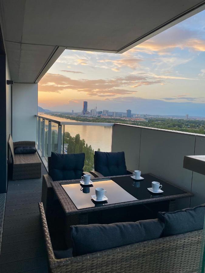 Luxury Waterfront Sky Residence Βιέννη Εξωτερικό φωτογραφία