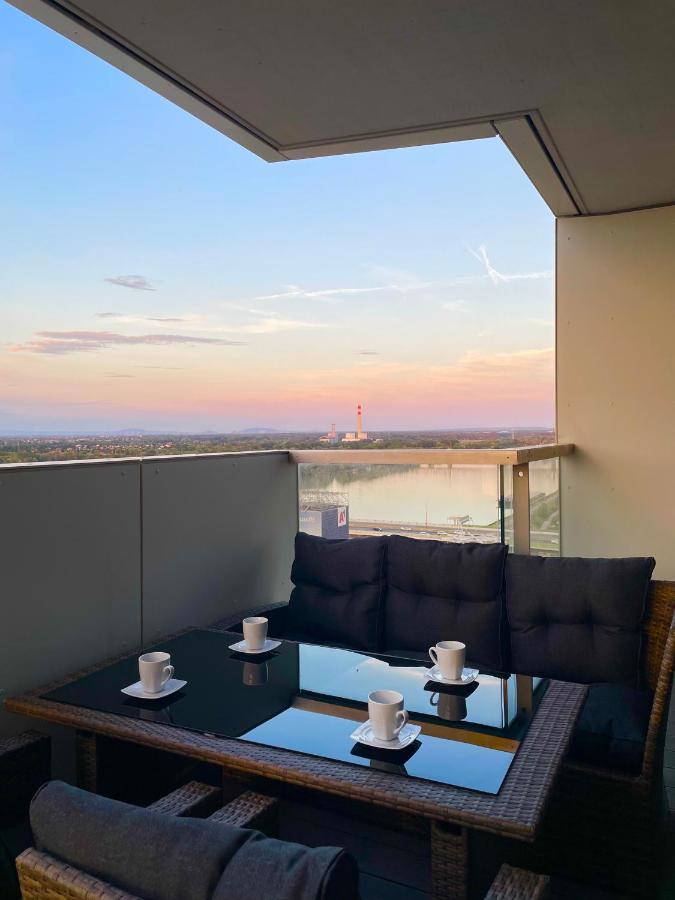 Luxury Waterfront Sky Residence Βιέννη Εξωτερικό φωτογραφία